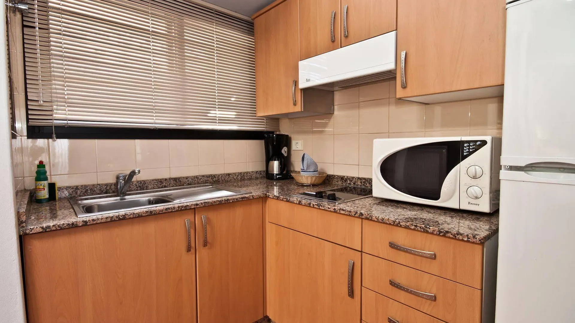 Apartamentos Amadores Beach Apartment