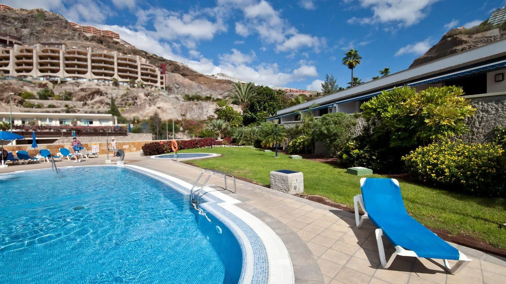 Apartamentos Amadores Beach