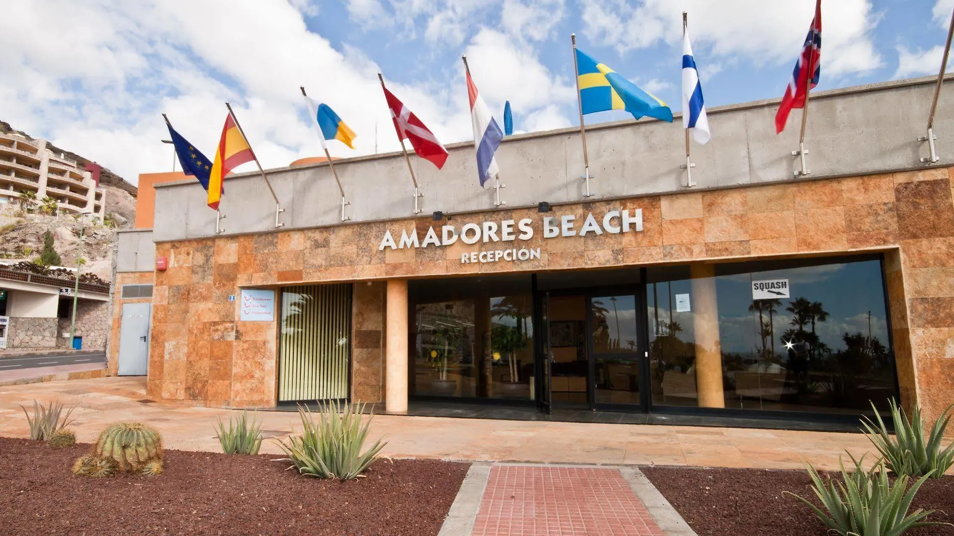 Apartamentos Amadores Beach 0*,