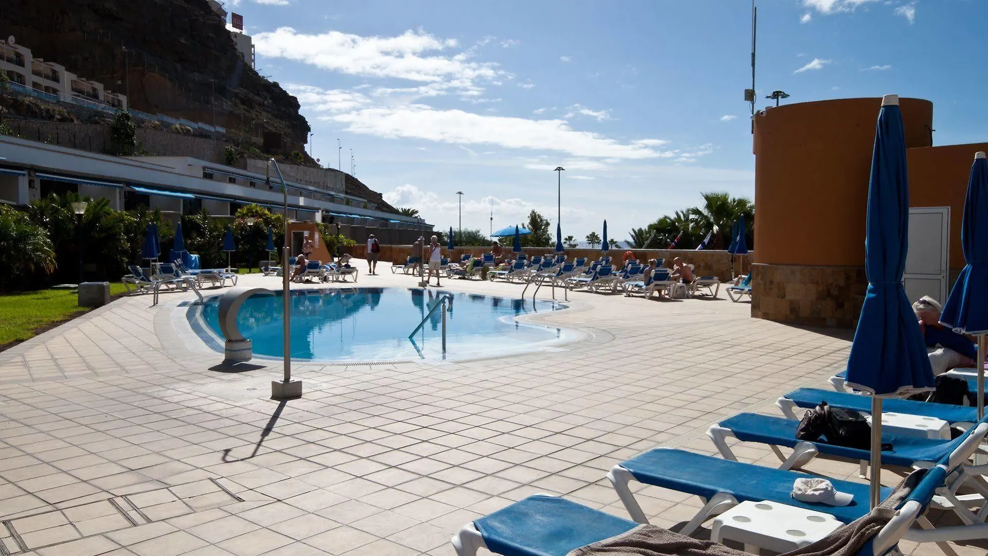 Apartamentos Amadores Beach