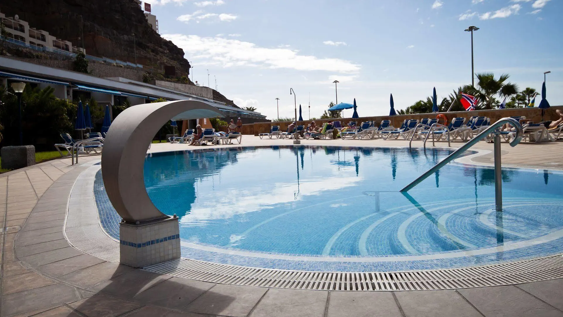 Apartamentos Amadores Beach 0*,